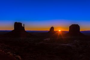 3. Platz 'Sunrise im Monument Valley' von Gert Schmidbauer 3. Platz 'Sunrise im Monument Valley' von Gert Schmidbauer