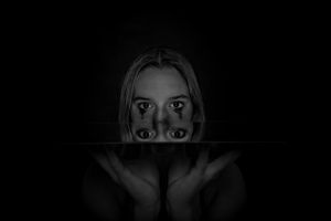 3.Platz 'Hinter dem Spiegel beginnt das ICH' von Samantha Mitosinka 3.Platz 'Hinter dem Spiegel beginnt das ICH' von Samantha Mitosinka