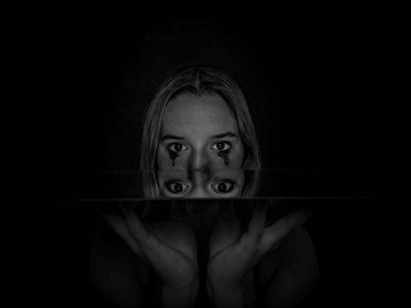3.Platz 'Hinter dem Spiegel beginnt das ICH' von Samantha Mitosinka 3.Platz 'Hinter dem Spiegel beginnt das ICH' von Samantha Mitosinka