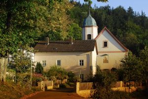 Platz 5: 'Wallfahrtskirche "Heilig Kreuz" im Schambachtal' von Wolfgang Koston Platz 5: 'Wallfahrtskirche "Heilig Kreuz" im Schambachtal' von Wolfgang Koston
