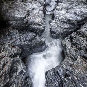 2. Platz 'Wasser gegen Fels' von Hermann Weiß 2. Platz 'Wasser gegen Fels' von Hermann Weiß