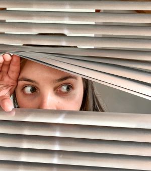 1.Platz "Jalousien-Blick" von Evi Mayer 1.Platz "Jalousien-Blick" von Evi Mayer