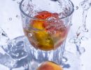3.Platz "Platsch...Pfirsich im Glas" von Daniela Riesner