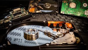 1.Platz "PC-Harddisk-Technik" von Hermann Weiß 1.Platz "PC-Harddisk-Technik" von Hermann Weiß